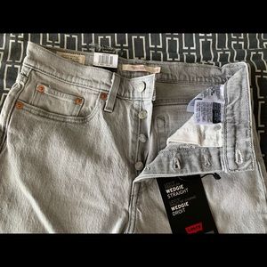 Levi Wedgie Straights (light grey)